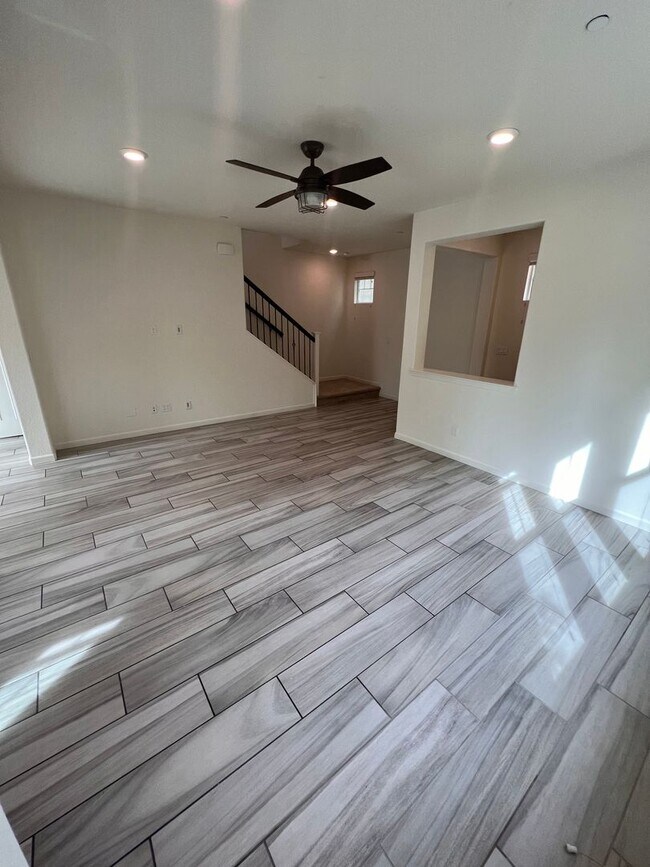 Foto del edificio - Spacious 4 Bedroom, 3 Bath Home with Bonus Room, 2 Car Garage in Westpark Village!