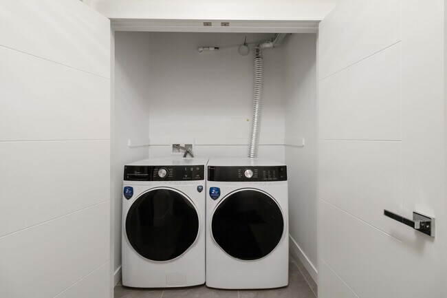 Building Photo - 1414 Main St