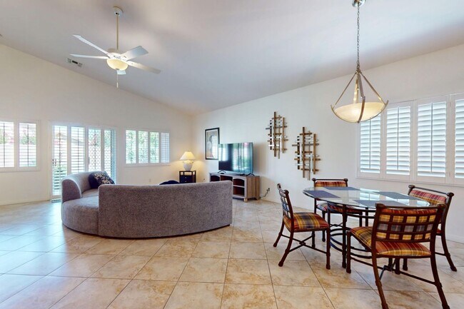 Foto del edificio - 45576 Whistler Ct