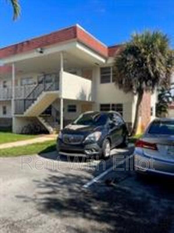 Building Photo - 4169 SW 67th Ave
