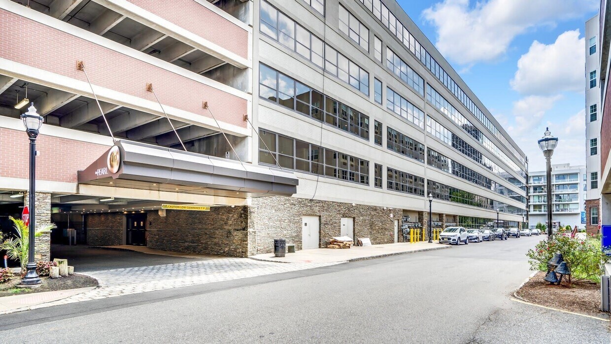 9 Somerset Ln Unit 217, Edgewater, NJ 07020 Condo for Rent in