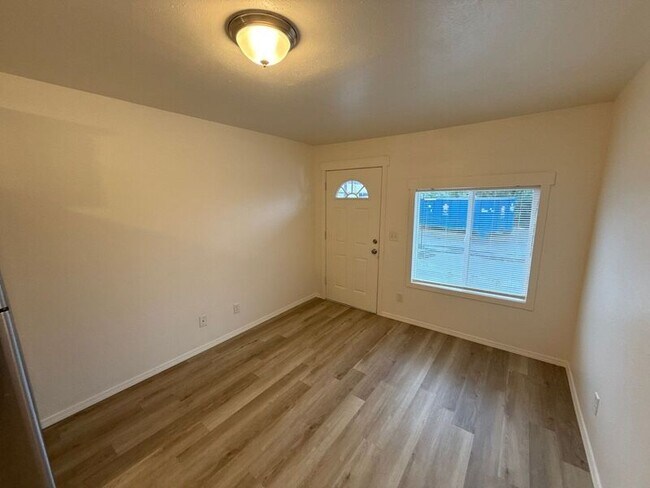 Foto del edificio - 3357 Portland Rd NE