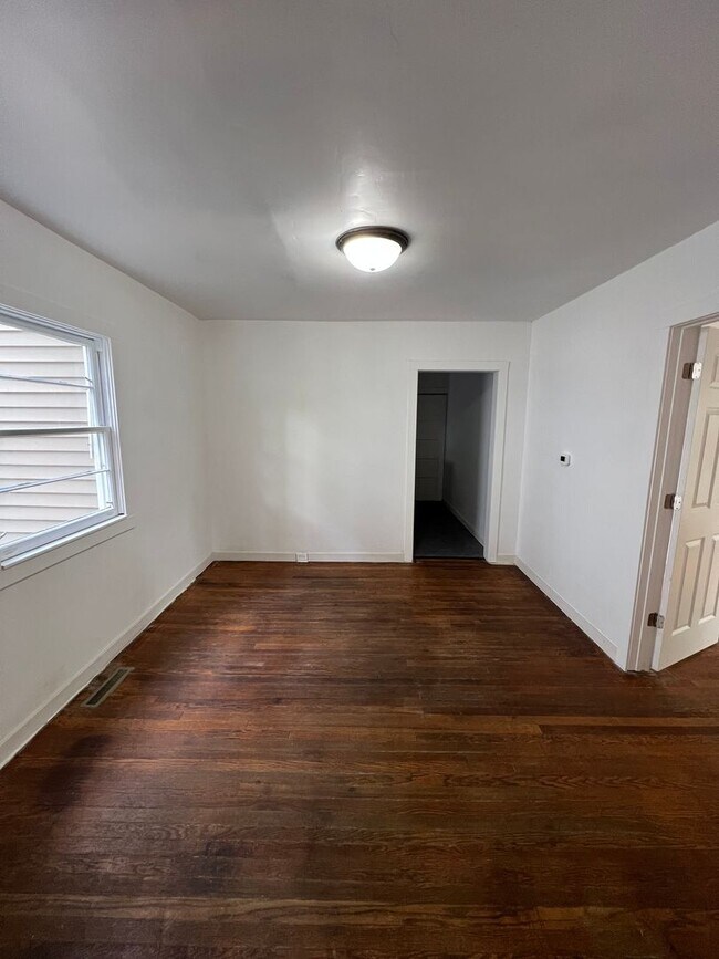 Foto del edificio - 3 Bedroom 1 Bathroom House (move in ready)