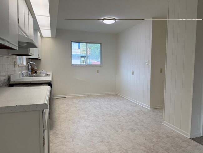 Kitchen - 1241 Main Ave
