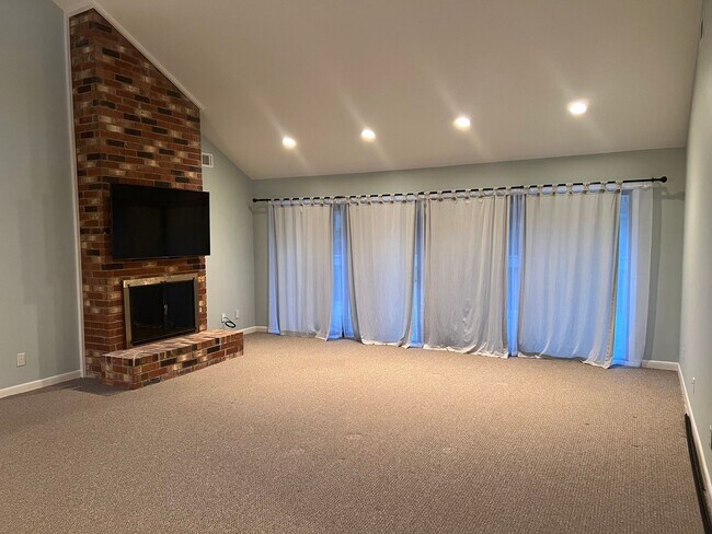Building Photo - One-Level Home in Sea Pines!