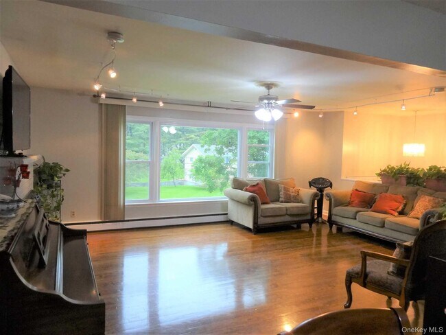 Building Photo - 23 Pasture Ln