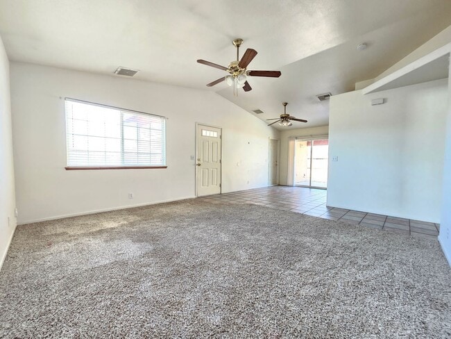 Building Photo - Cozy 3 bed 2 bath