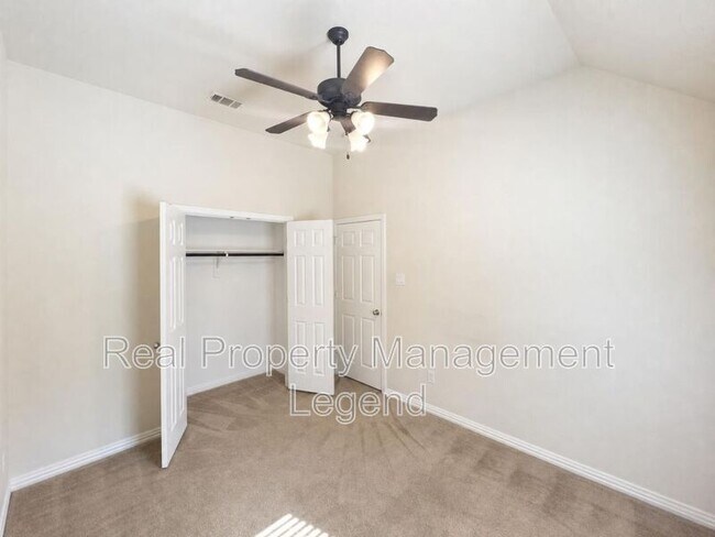 Foto del edificio - 304 Blythe Bridge Dr