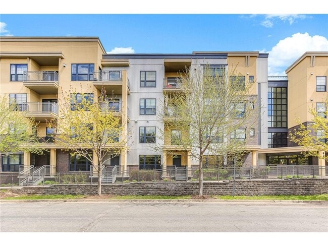 Building Photo - 820 Emerald St
