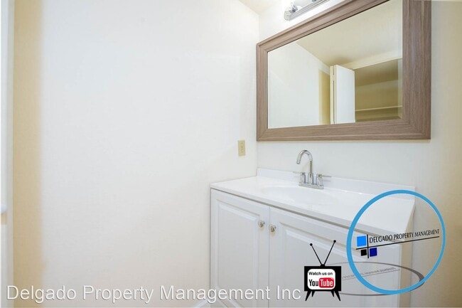 Building Photo - 3 br, 2.5 bath House - 1021 Pueblo Ct