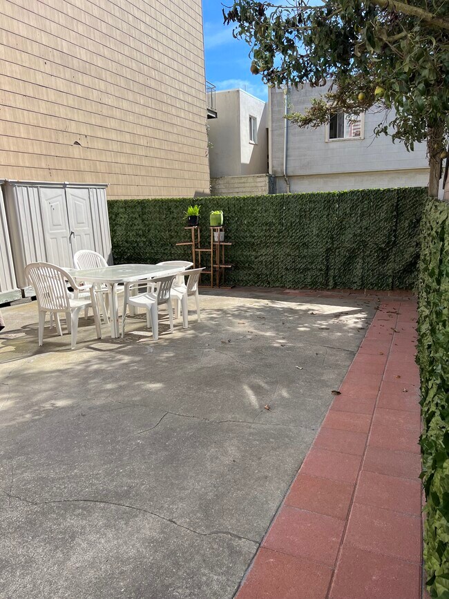 Building Photo - 609 Taraval St