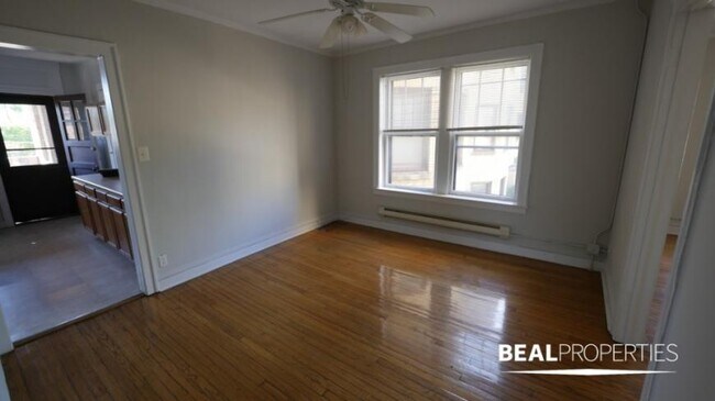 Building Photo - 2 bedroom in CHICAGO IL 60657
