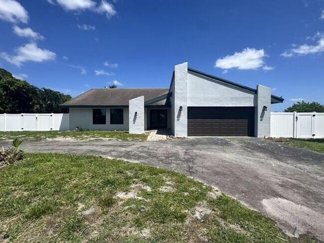 Building Photo - 1600 SW 72nd Ave