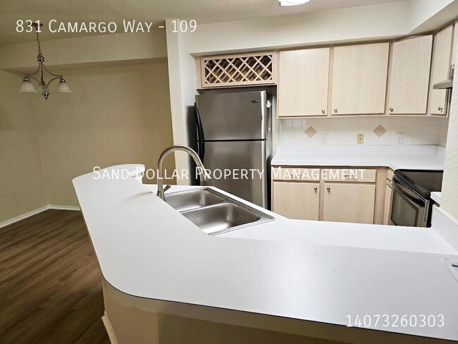 Building Photo - 831 Camargo Way