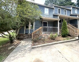Building Photo - 840 W Chatham St
