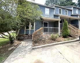 Building Photo - 840 W Chatham St