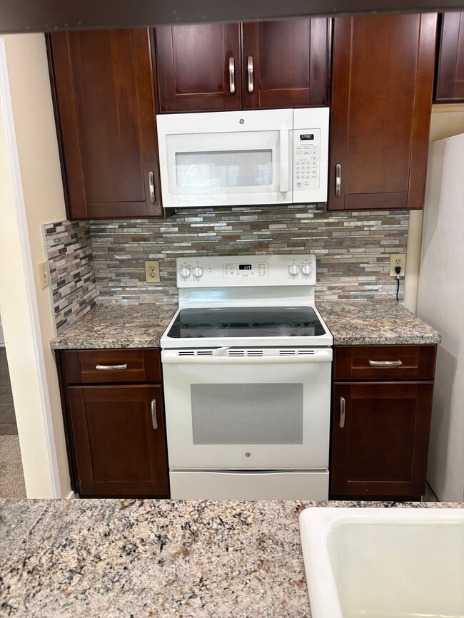 Building Photo - 22462 Salem Ave