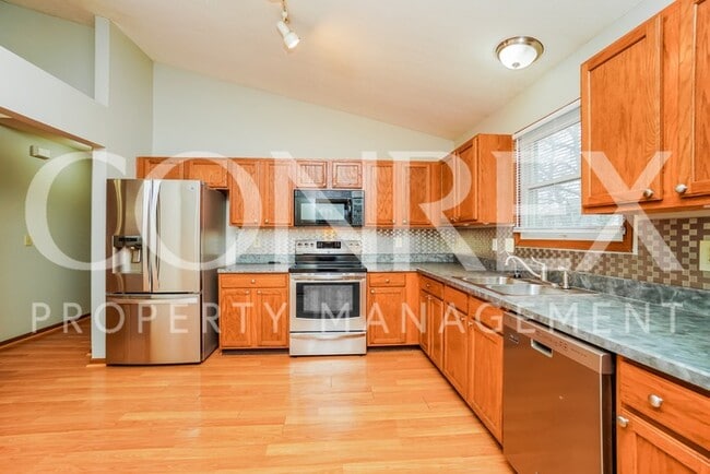 Building Photo - Amazing 3 Bedroom Ranch