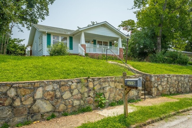 Building Photo - 3 Bedroom in North Chattanooga