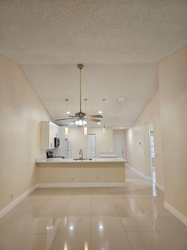 Building Photo - 480 Hardwood Pl