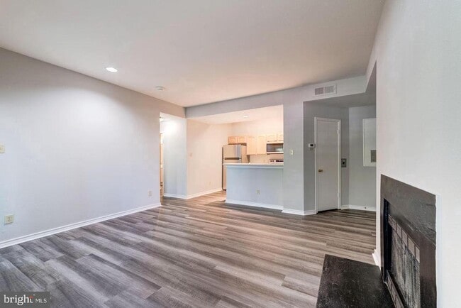 Building Photo - 3903 Penderview Dr