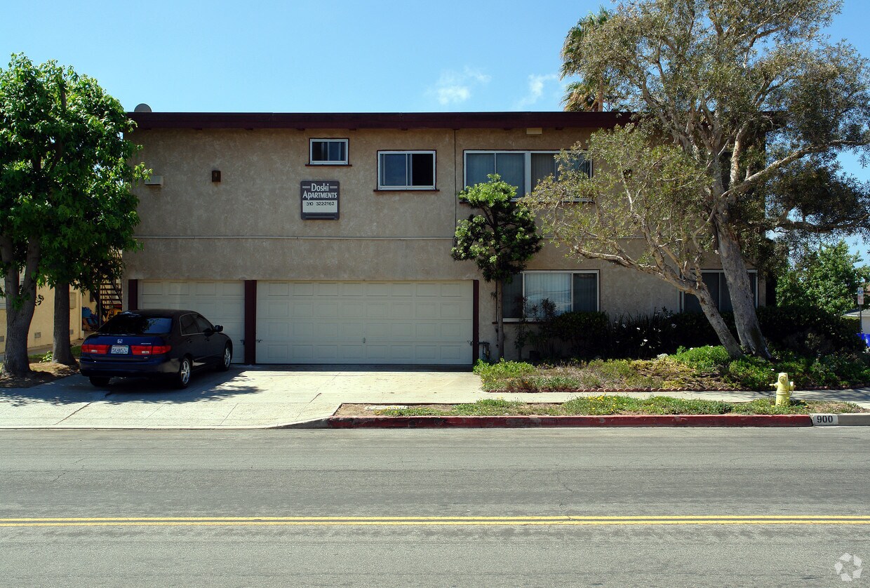 Building Photo - 900 E Imperial Ave