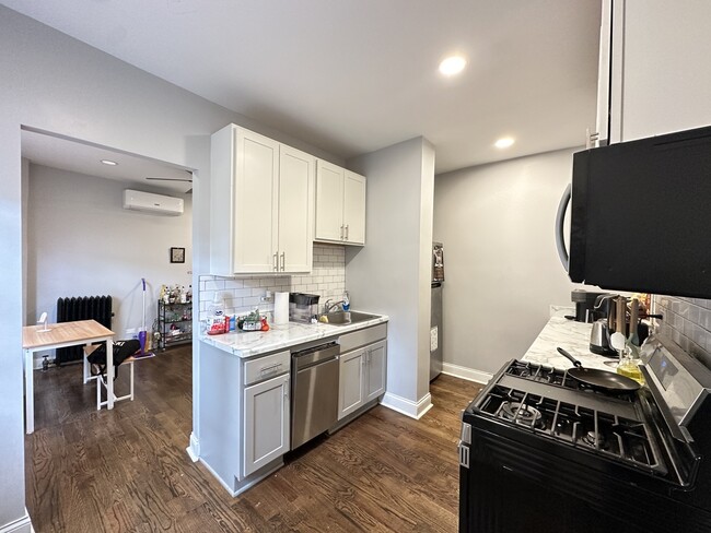Foto del edificio - 6257 N Lakewood Ave