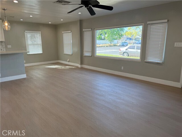 Foto del edificio - 7358 Riverton Ave
