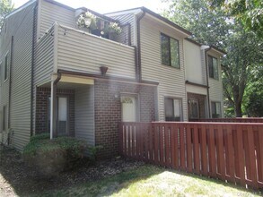 Building Photo - 909 Skyline Dr