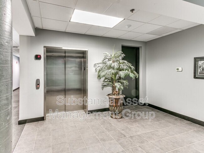 Foto del edificio - 444 N Central Ave