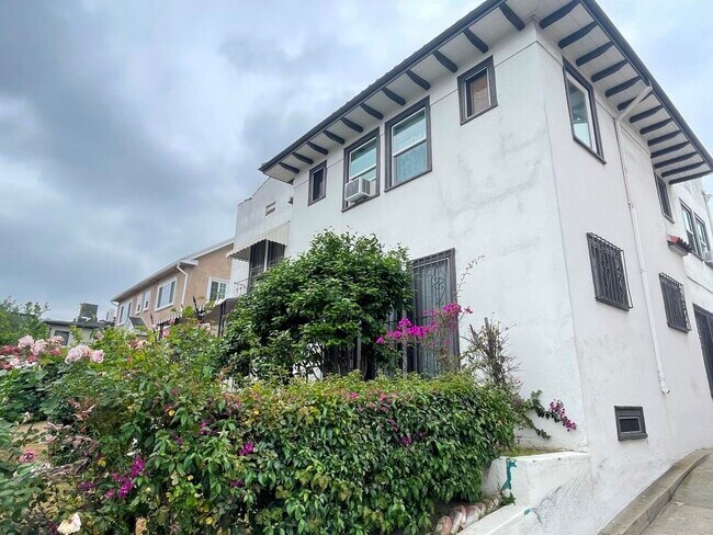 Building Photo - 229 S Virgil Ave