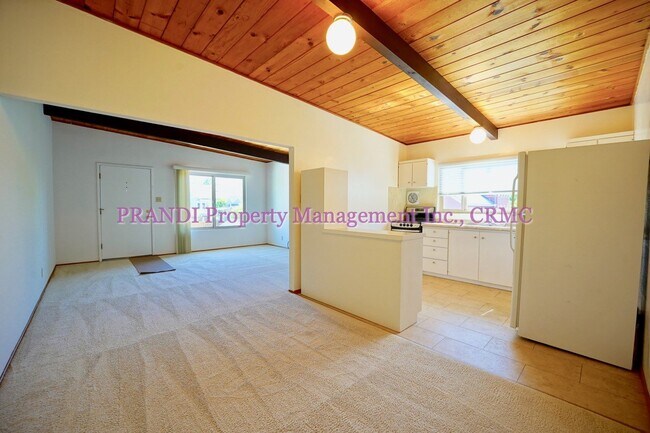 Building Photo - Gerstle Park Apartment with A/C in Great C...