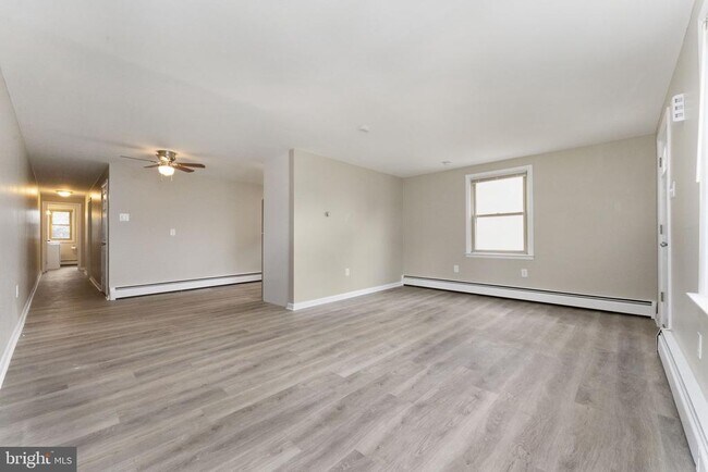 Building Photo - 241 Roesch Ave
