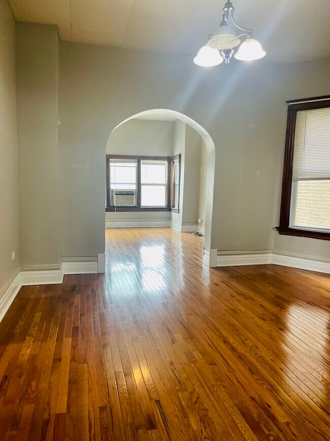 Foto del edificio - 3532 N Elston Ave