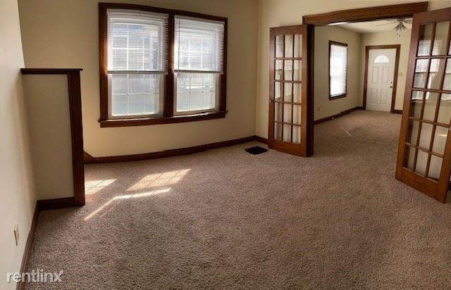 Building Photo - 3 br, 1 bath Townhome - 182 W North Broadway