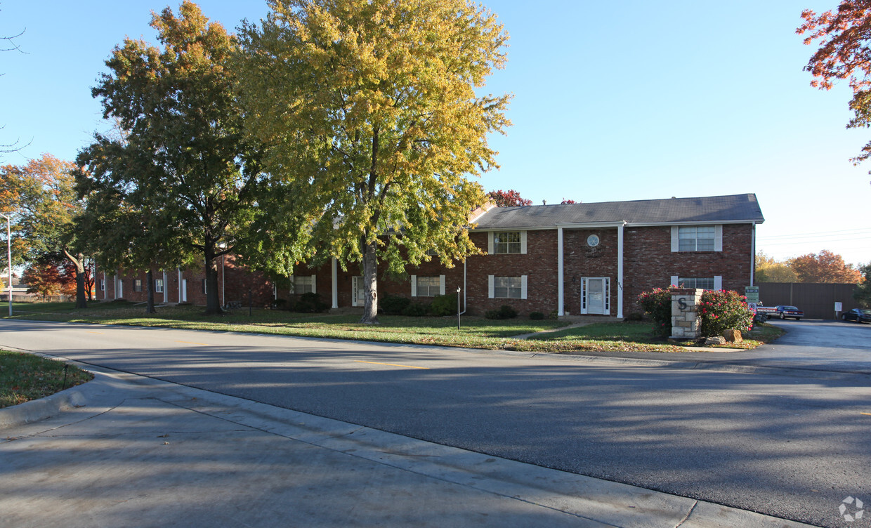 Nieman Townhomes Apartments In Overland Park Ks