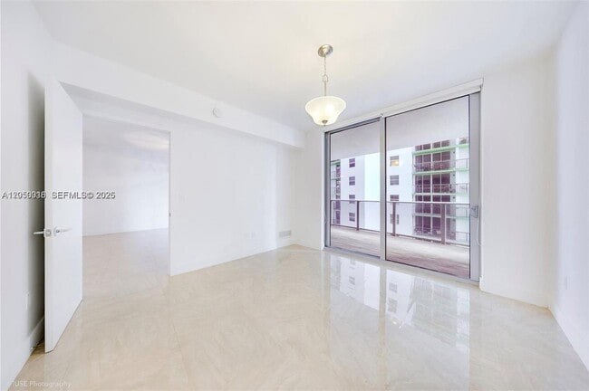 Foto del edificio - 488 NE 18th St