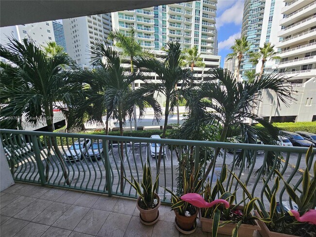 Foto del edificio - 1408 Brickell Bay Dr