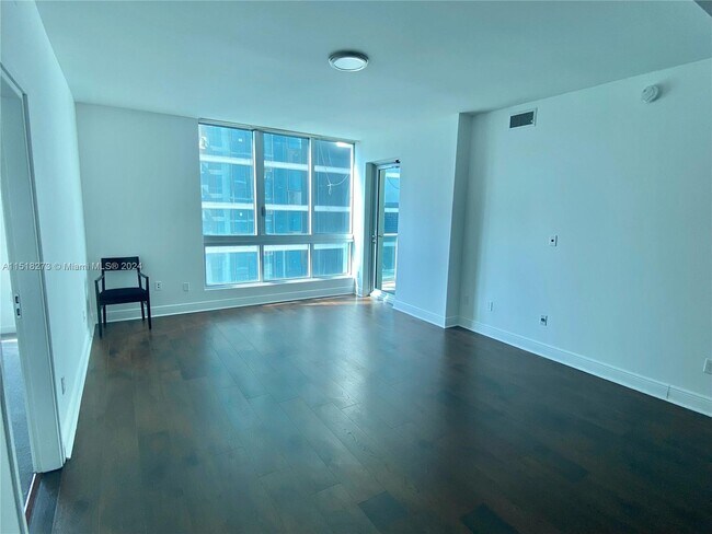 Foto del edificio - 300 S Biscayne Blvd