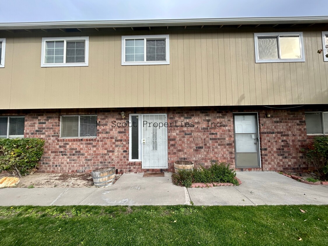 1302 S Green Ct, Carson City, NV 89701 Townhome Rentals in Carson