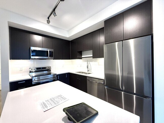 Photo du bâtiment - 15733-15785 85 Ave