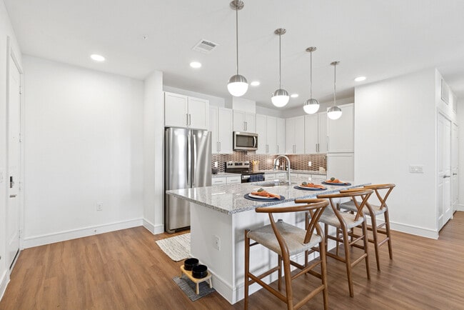 Building Photo - Bandera Ridge