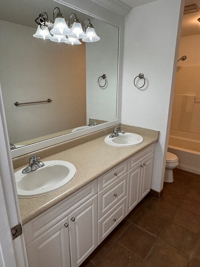 Foto del edificio - Single Level Home w/HUGE fenced yard, AC, W/D, Garage & More!