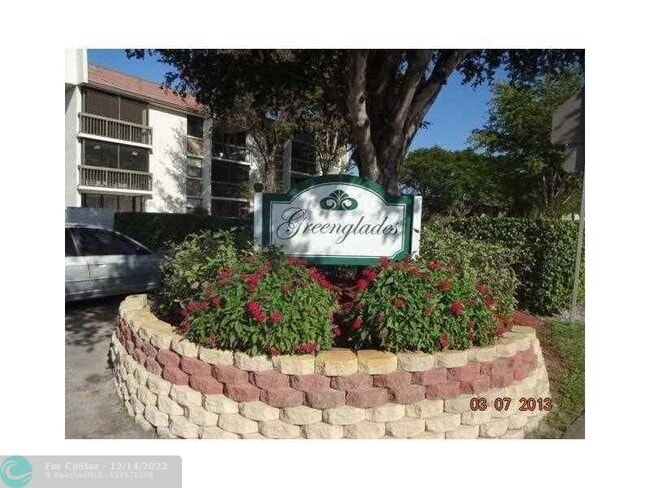 Building Photo - 8433 Forest Hills Dr