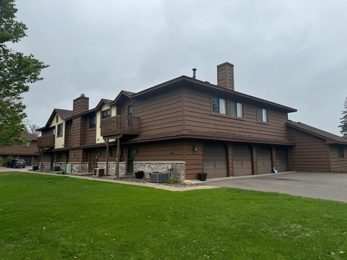 Primary Photo - Fantastic Coon Rapids Townhouse!
