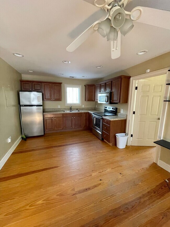 Foto del edificio - 1 Bedroom / 1 Bathroom Apartment – Walk to Forsyth Park