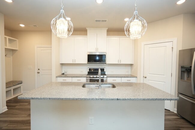 Building Photo - 12412 Larue Ln