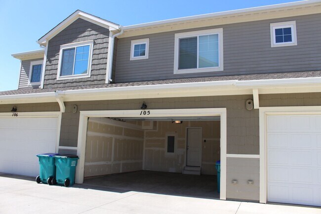 Building Photo - Modern Chic 2 Bedroom Condo