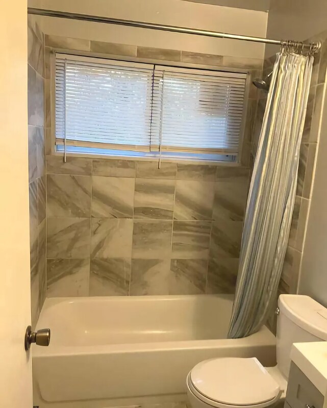 Foto del edificio - 338 Brightseat Rd