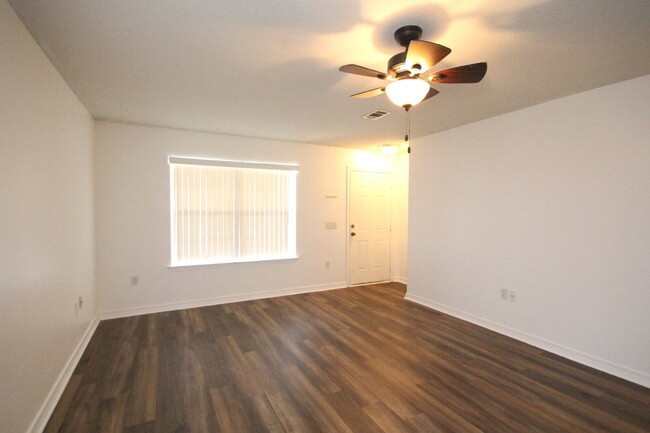 Foto del edificio - Coming Soon: 3 Bedroom, 2 Bath Home in Cor...